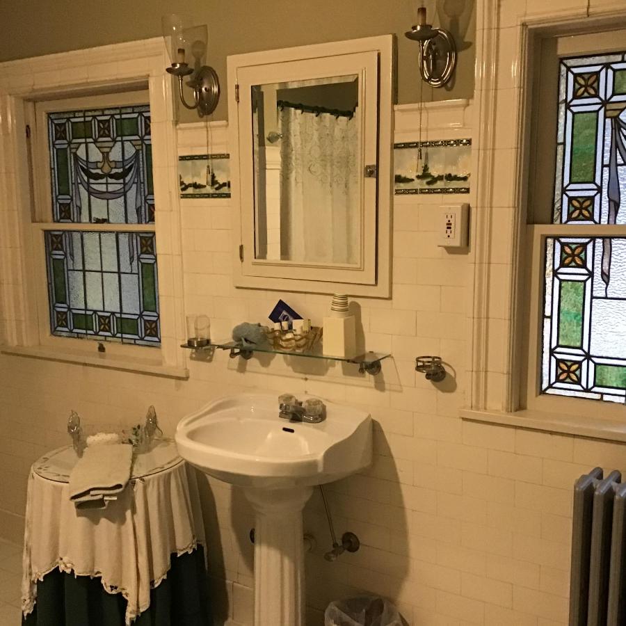 | Brookview Manor Inn