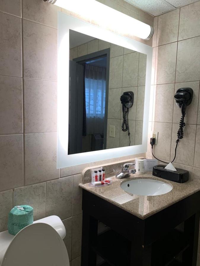 Queen Room with Two Queen Beds - Smoking at Howard Johnson by Wyndham North Bergen