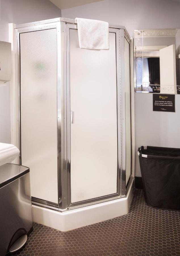 Full Bed with Shared Bathroom at Ballard Inn
