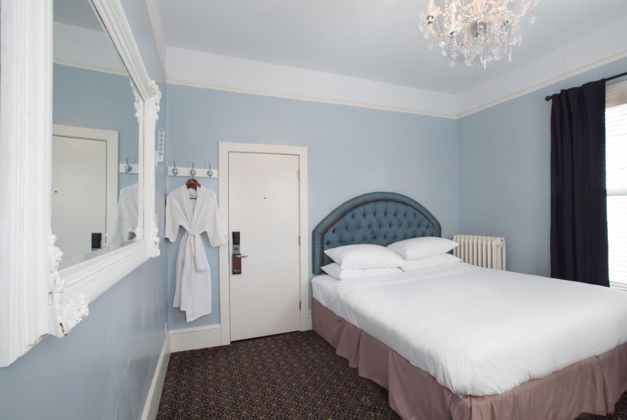 King Room with Shared Bathroom at Ballard Inn