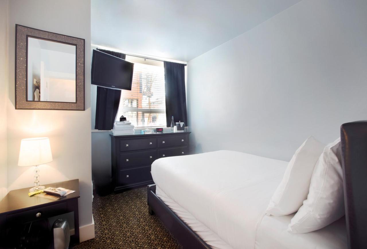 Full Bed with Shared Bathroom at Ballard Inn