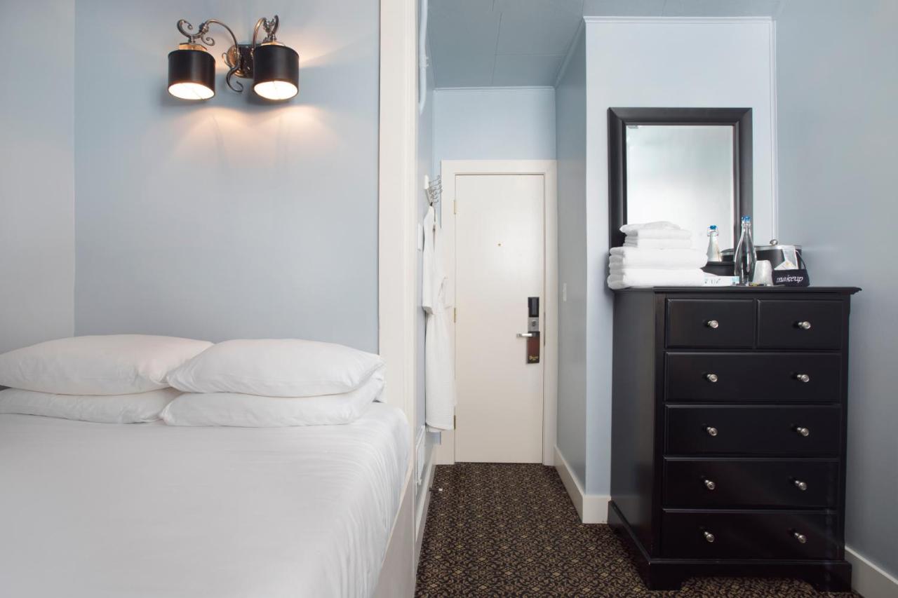 Full Bed with Shared Bathroom at Ballard Inn