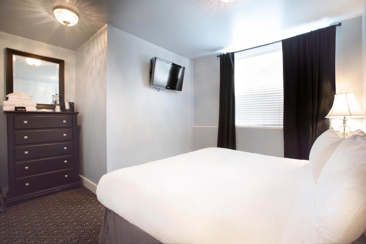 King Room with Shared Bathroom at Ballard Inn