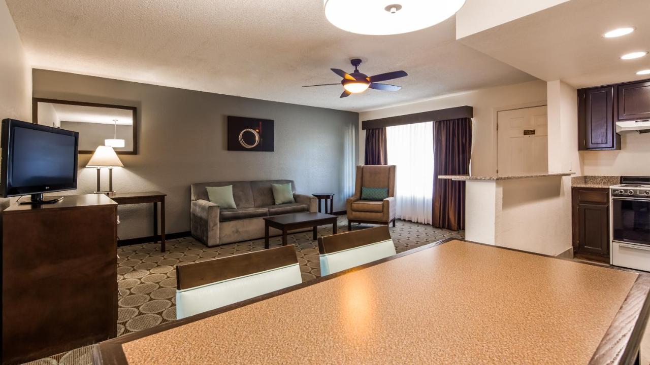 One-Bedroom Suite with Sofa Bed - Non-Smoking at Best Western Pahrump Oasis