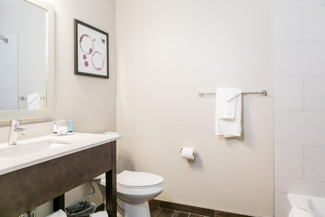 | Hotel Siri Downtown - Paso Robles