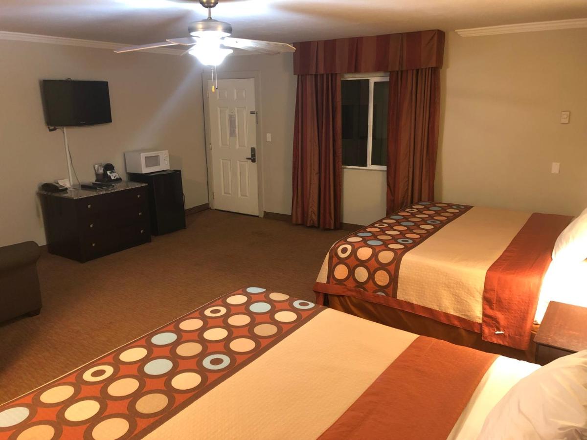 Deluxe Queen Suite with Two Queen Beds - Non-Smoking at Global INN