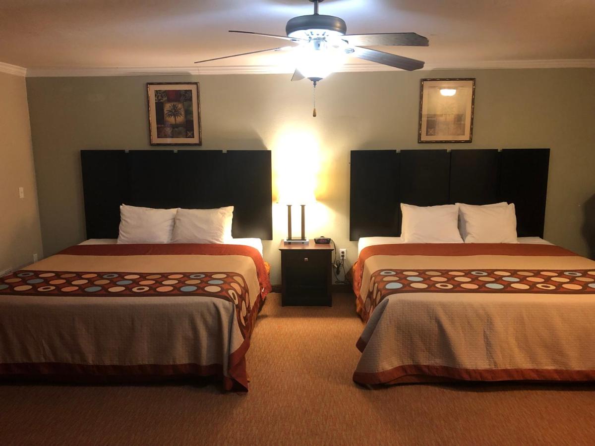 Deluxe Queen Suite with Two Queen Beds - Non-Smoking at Global INN