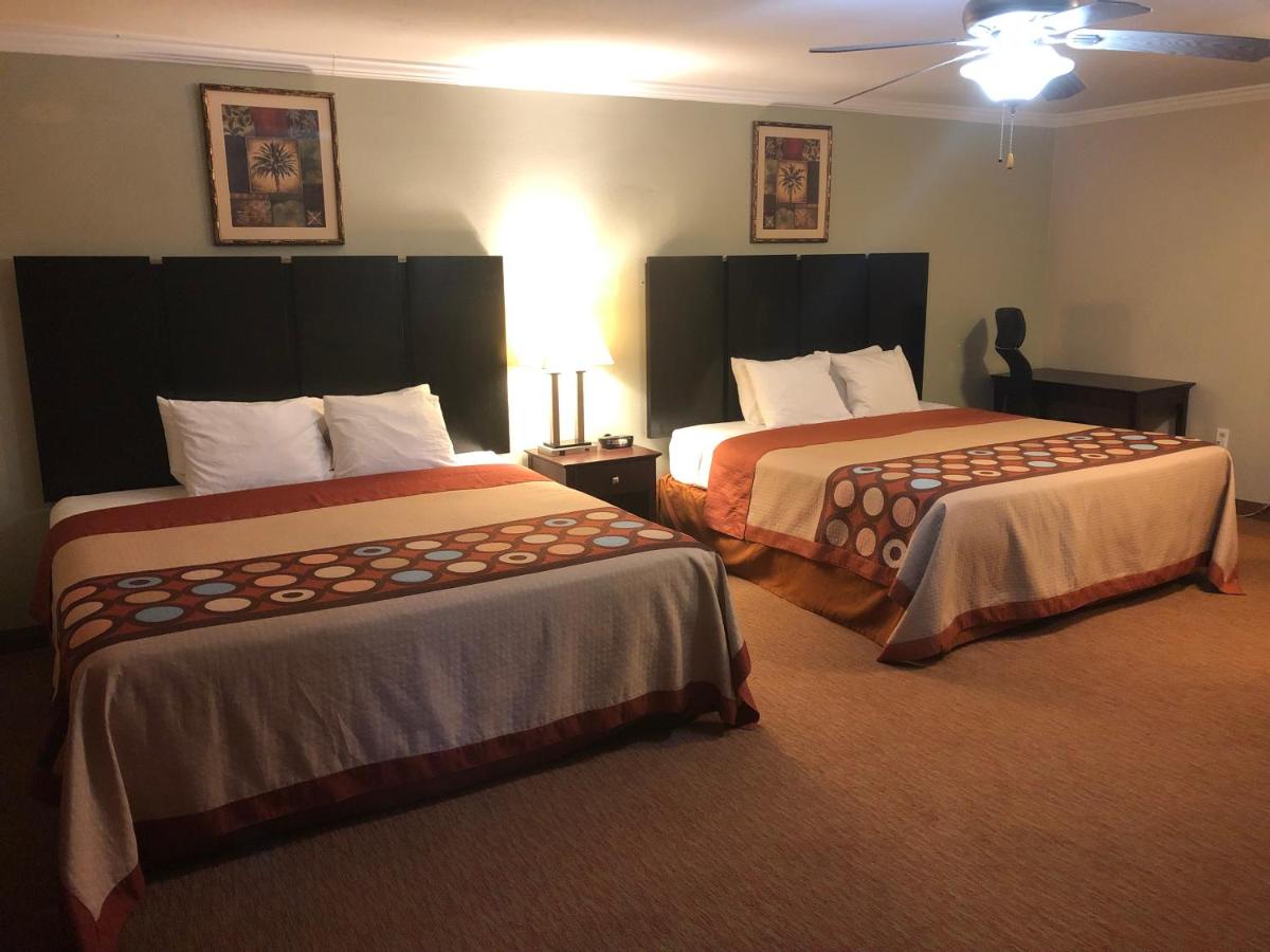 Deluxe Queen Suite with Two Queen Beds - Non-Smoking at Global INN