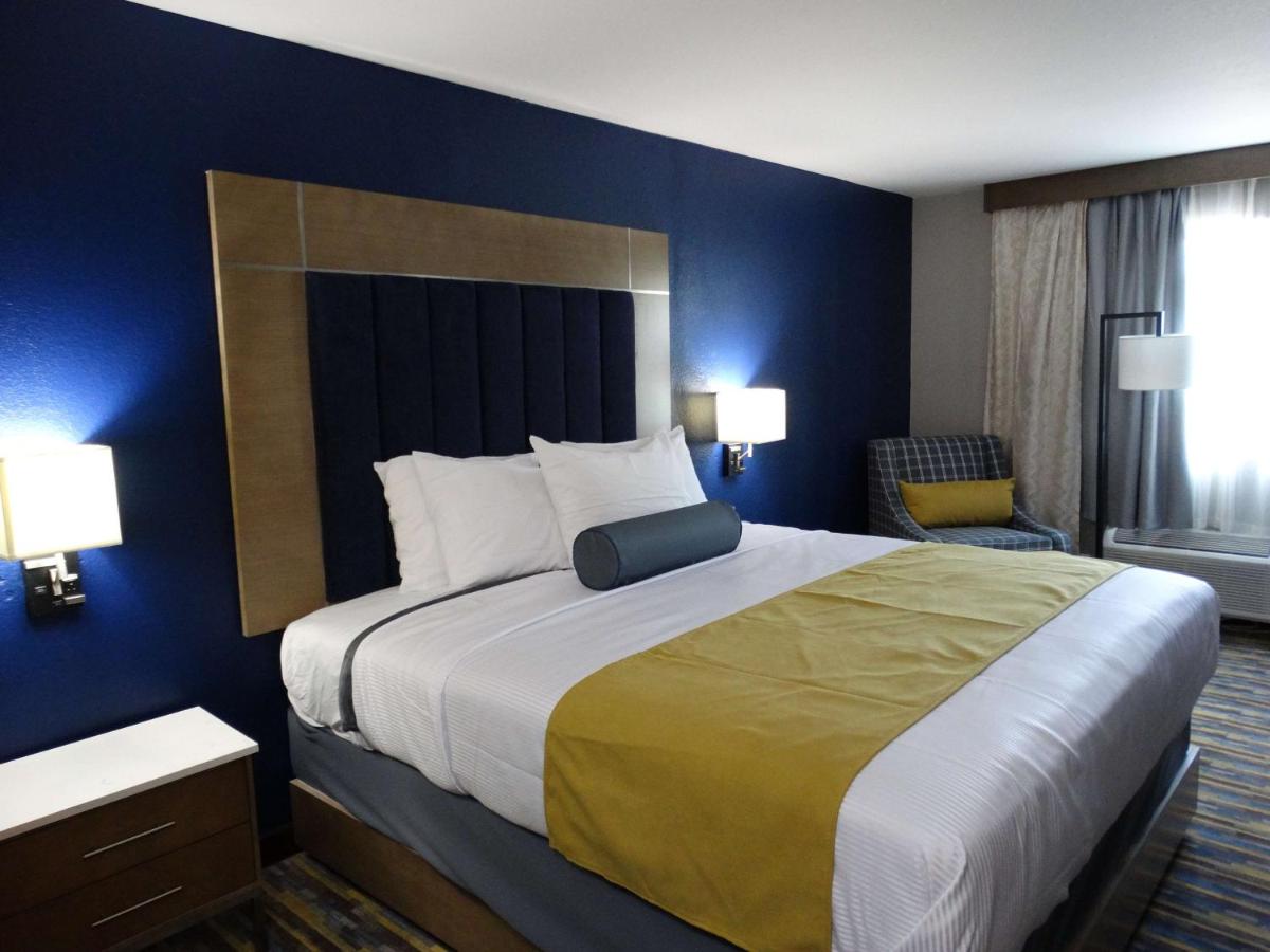 King Room at Best Western DeWitt