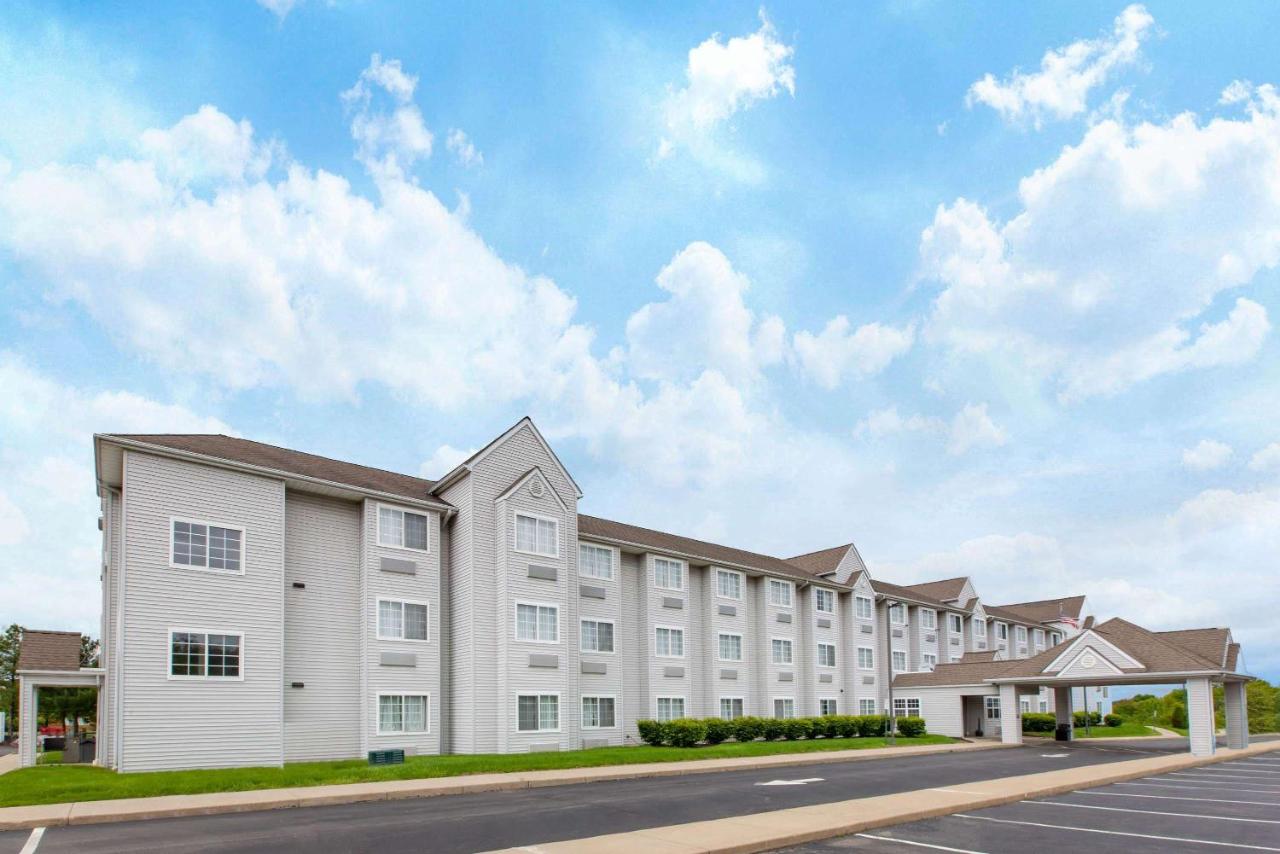 | Microtel Inn & Suites by Wyndham Pittsburgh Airport