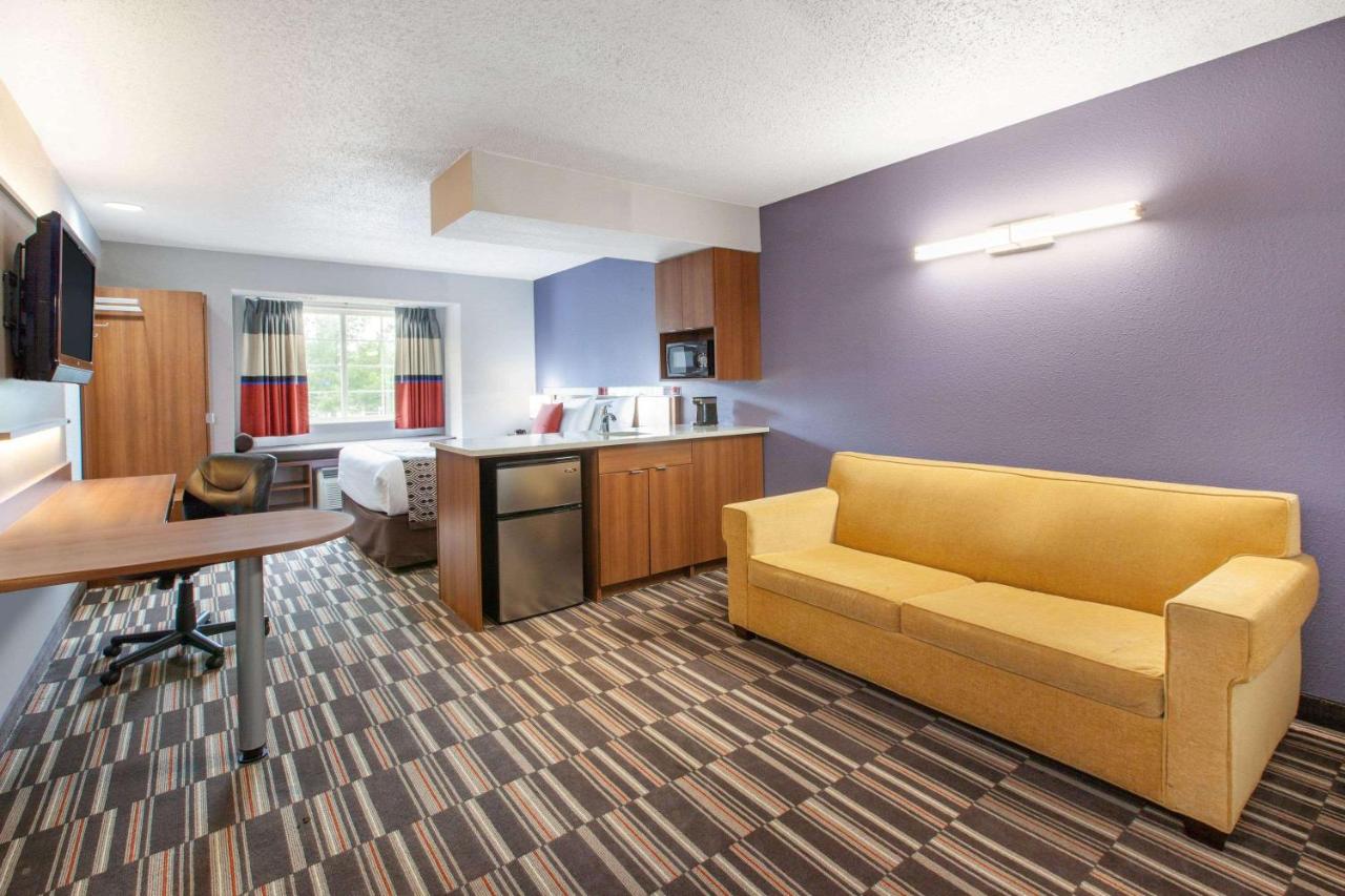| Microtel Inn & Suites by Wyndham Pittsburgh Airport