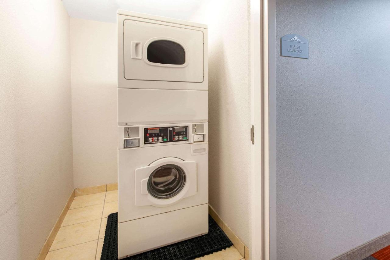 | Microtel Inn & Suites by Wyndham Pittsburgh Airport