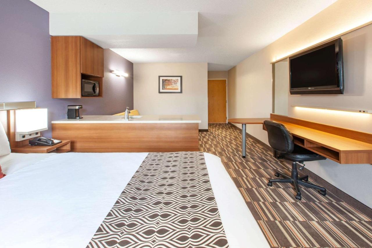 | Microtel Inn & Suites by Wyndham Pittsburgh Airport