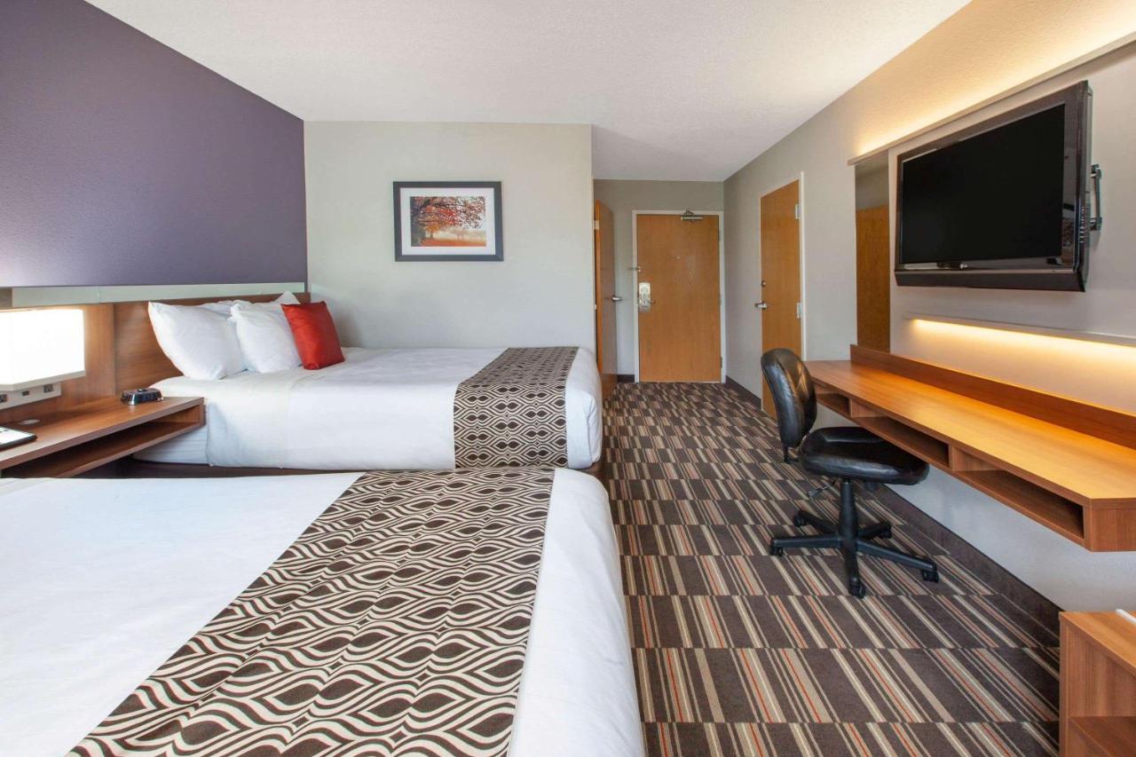 | Microtel Inn & Suites by Wyndham Pittsburgh Airport