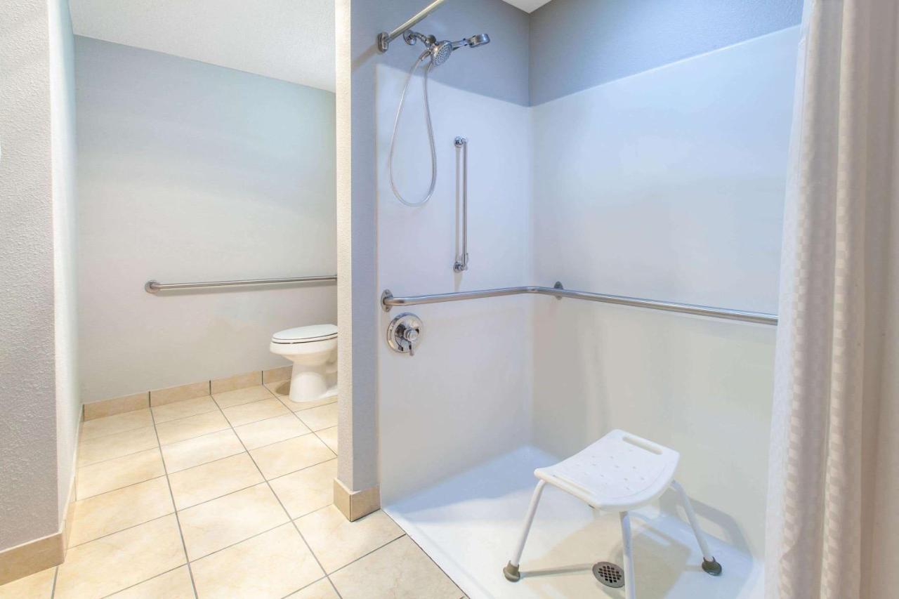 | Microtel Inn & Suites by Wyndham Pittsburgh Airport