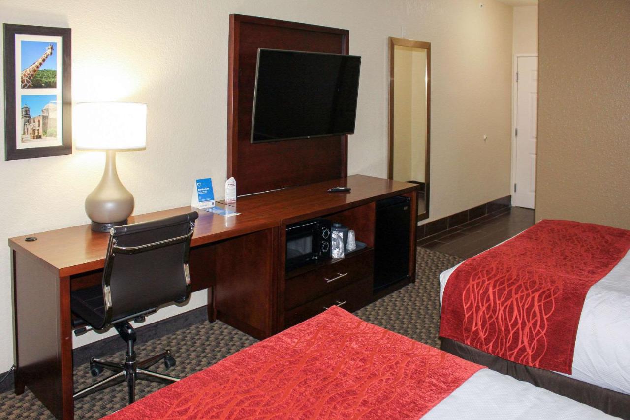 Queen Room with Two Queen Beds - Non-Smoking at Comfort Inn & Suites Near Six Flags & Medical Center