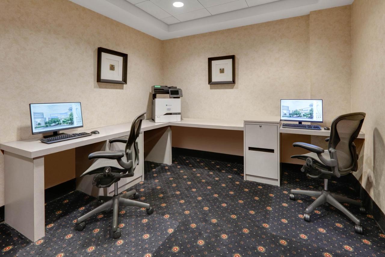 | Wyndham Riverfront Hotel