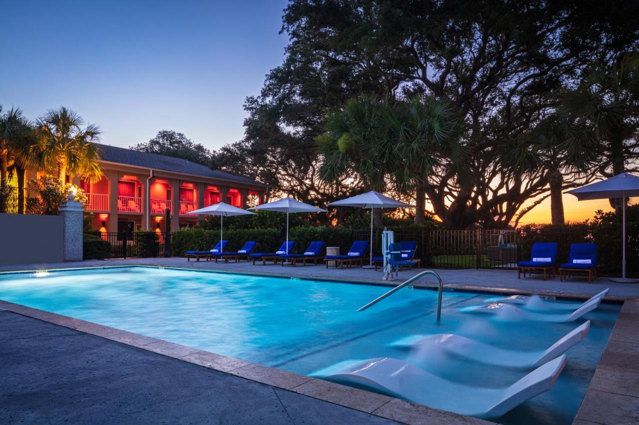 | Beachview Club Hotel