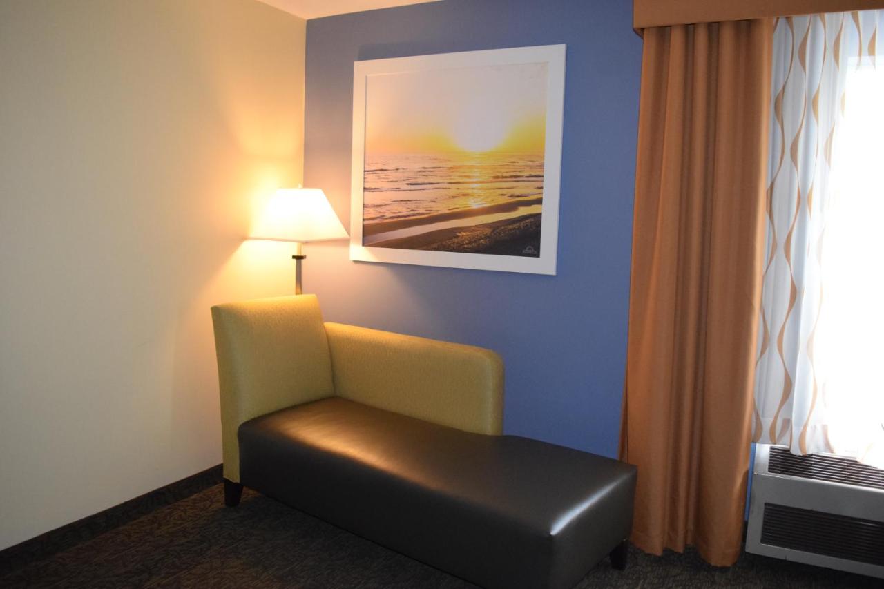 King Room - Non-Smoking at Days Inn by Wyndham Cadillac