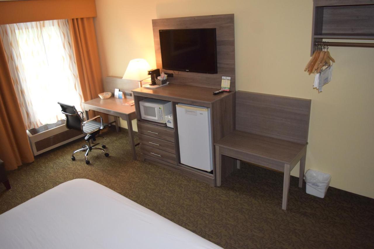 King Room - Non-Smoking at Days Inn by Wyndham Cadillac