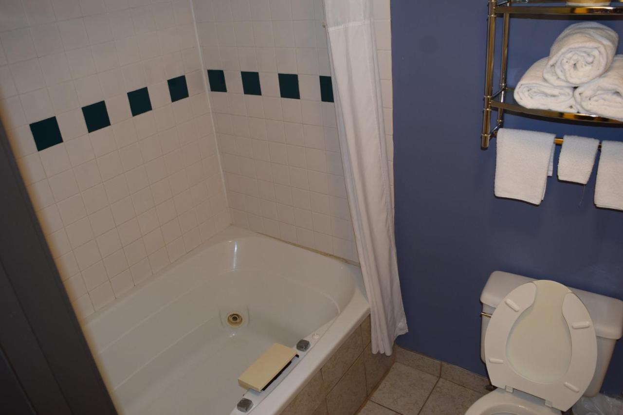 King Studio Suite - Non-Smoking at Days Inn by Wyndham Cadillac