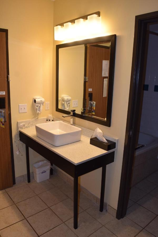 King Studio Suite - Non-Smoking at Days Inn by Wyndham Cadillac