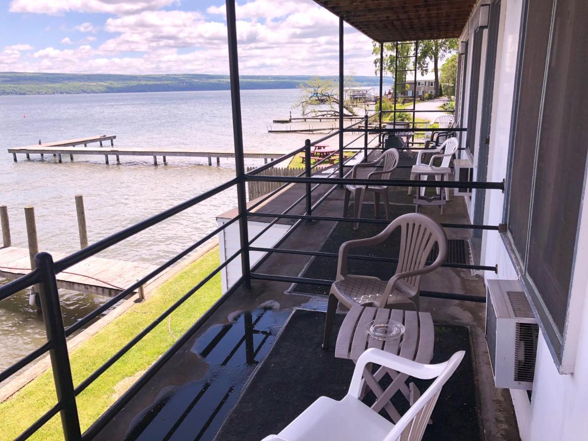 | Showboat Motel Restaurant & Bar