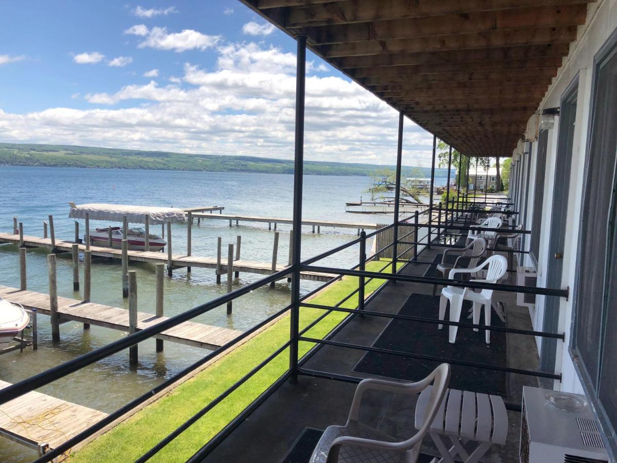 | Showboat Motel Restaurant & Bar