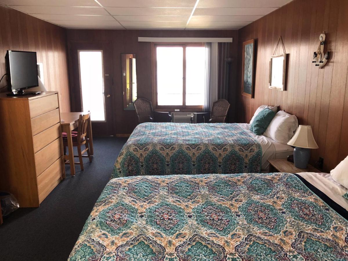 | Showboat Motel Restaurant & Bar