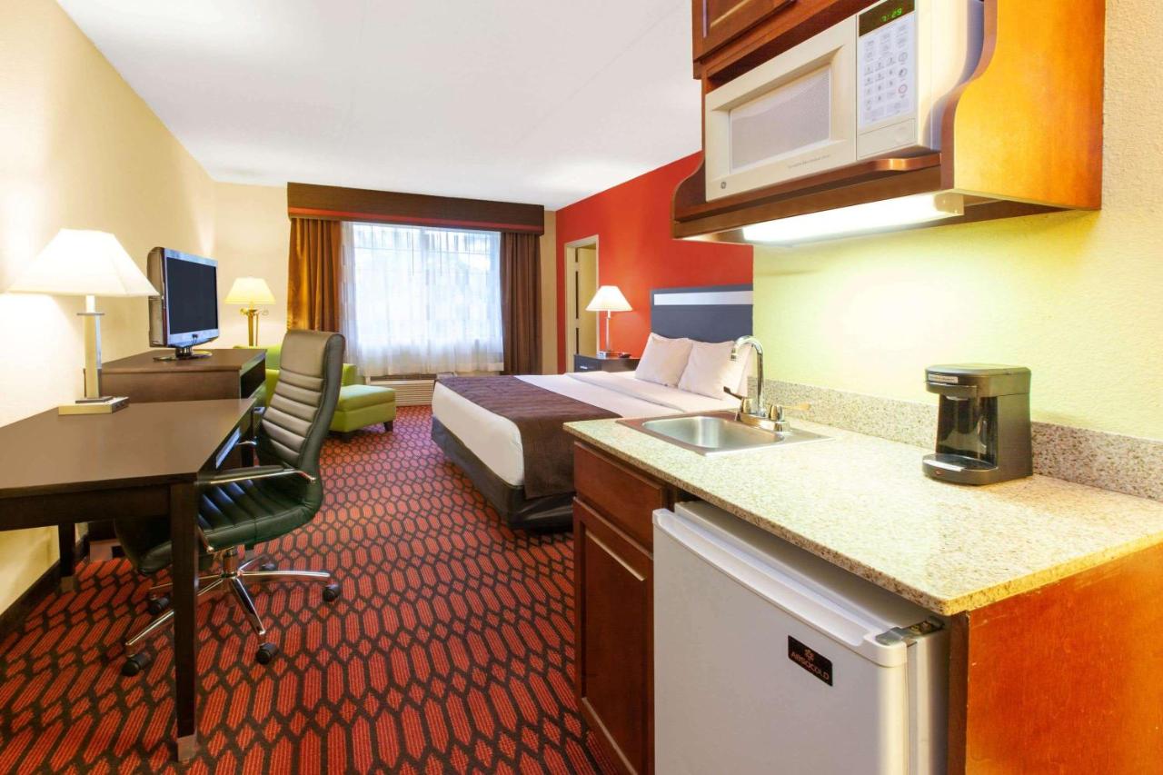 King Suite - Non-Smoking at Baymont by Wyndham Harrisburg