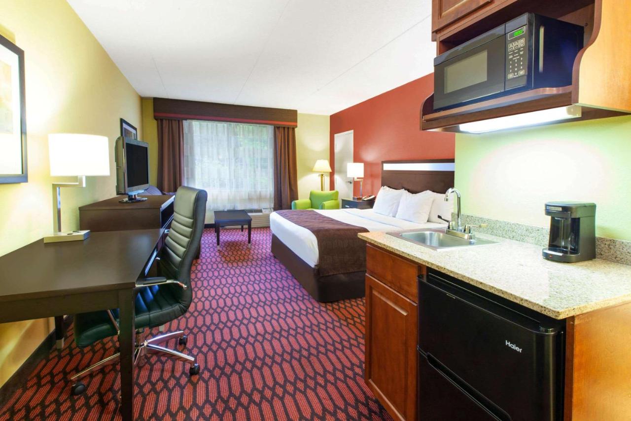 King Room - Non-Smoking at Baymont by Wyndham Harrisburg