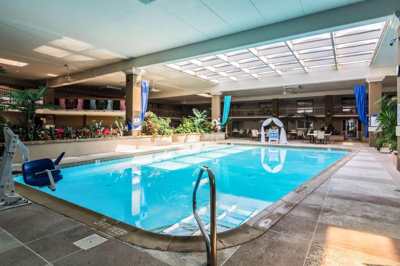 | Plaza Inn & Suites