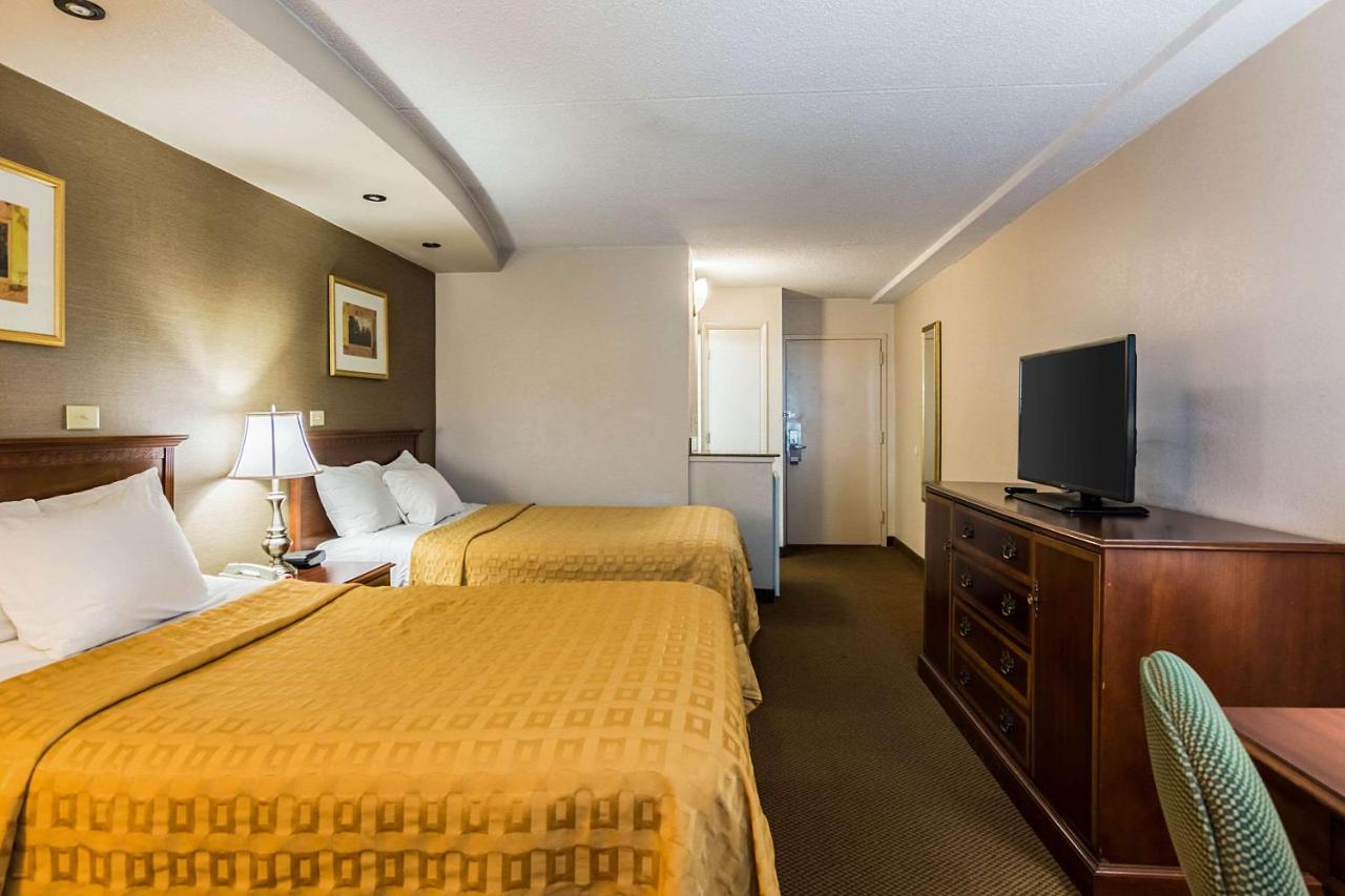 | Plaza Inn & Suites