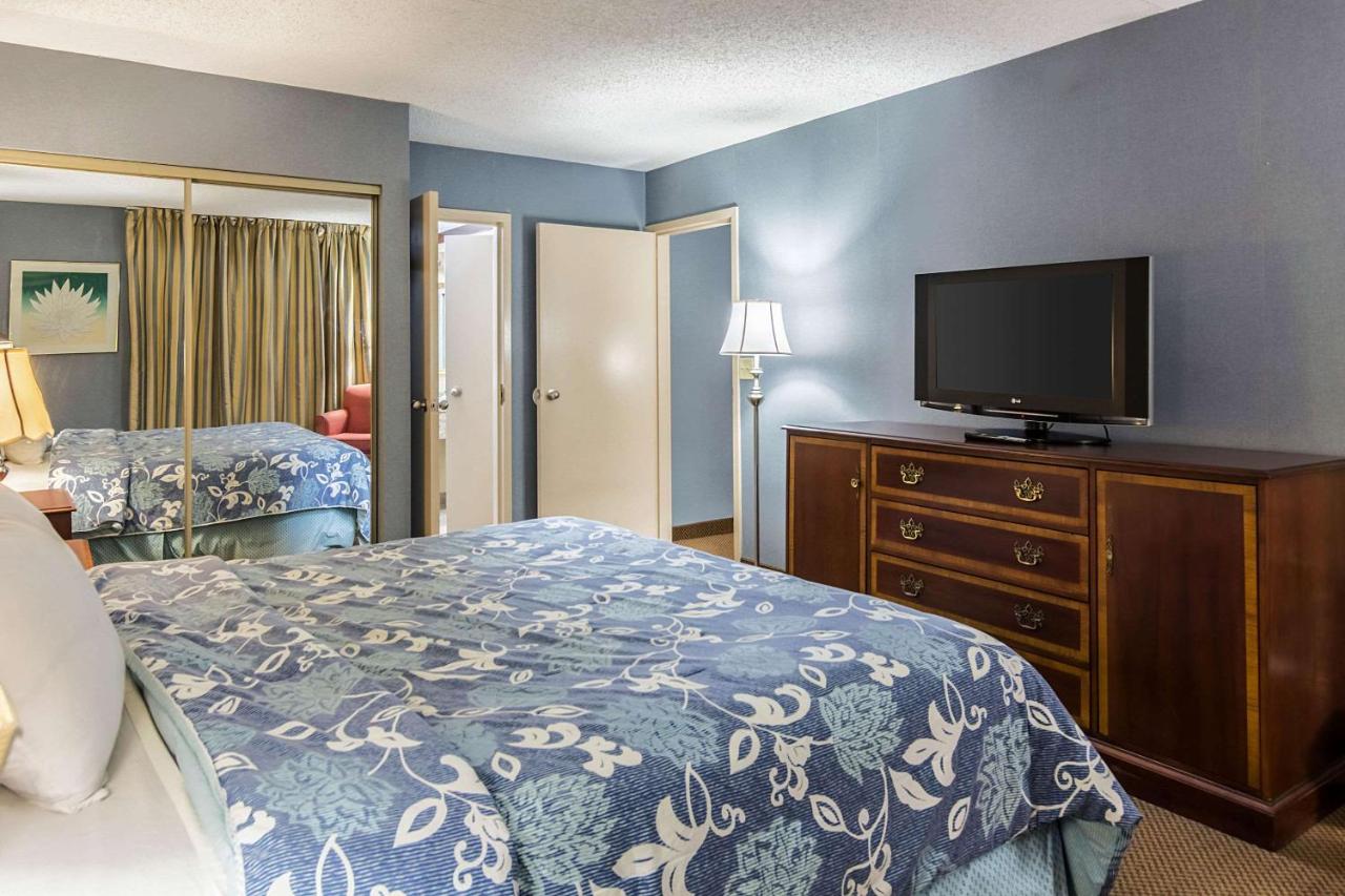 | Plaza Inn & Suites
