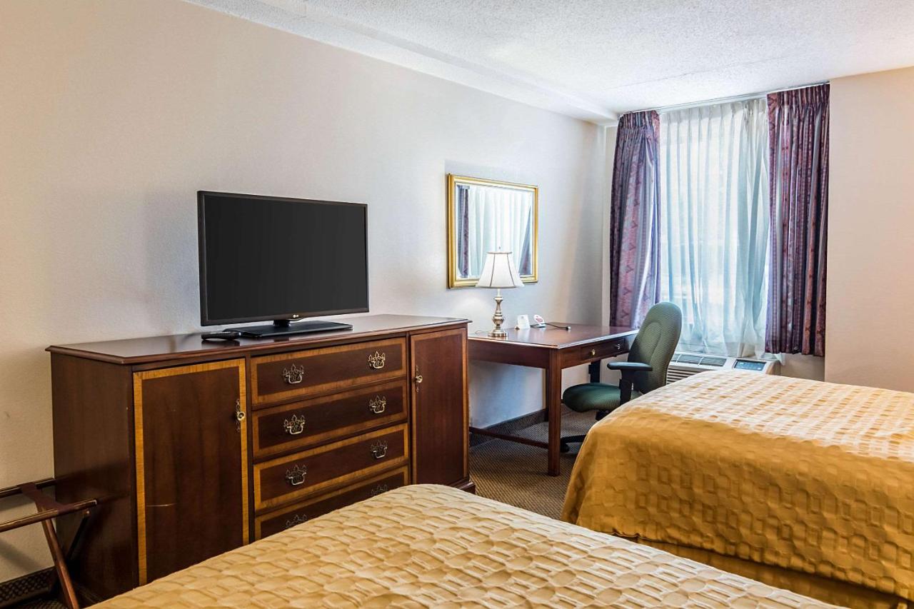 | Plaza Inn & Suites