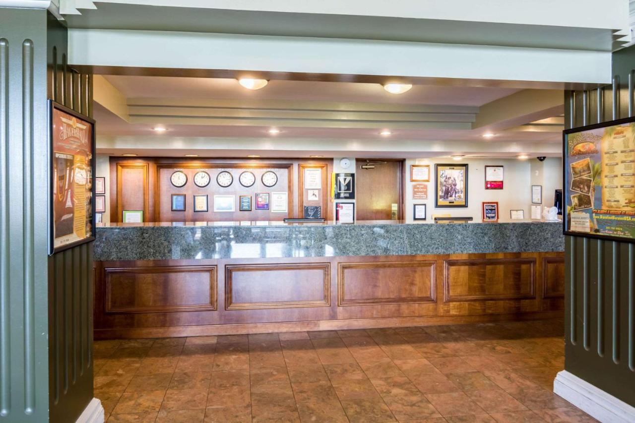 | Plaza Inn & Suites