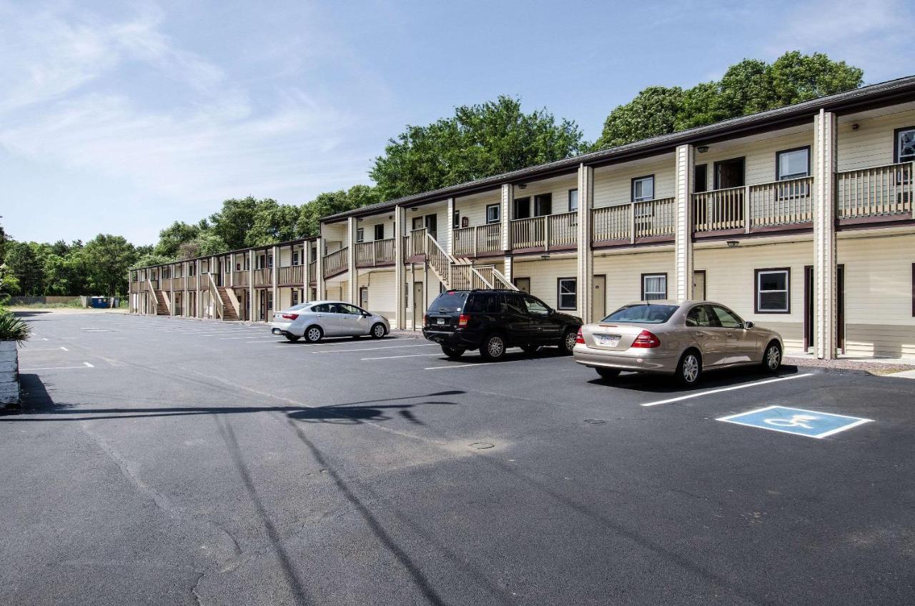 | Econo Lodge West Yarmouth - Cape Cod