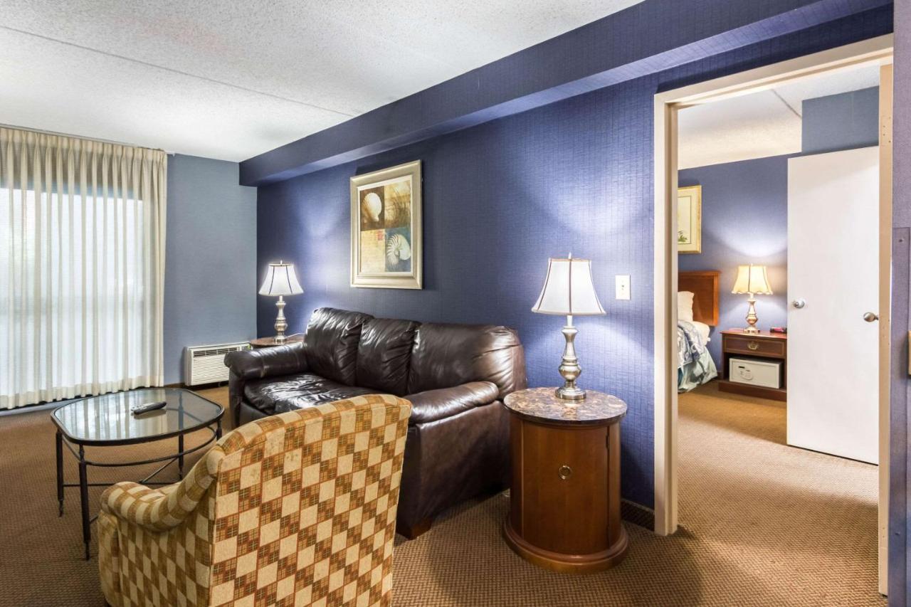 | Plaza Inn & Suites