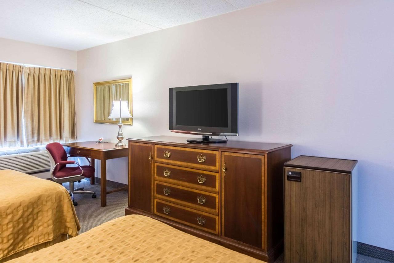| Plaza Inn & Suites