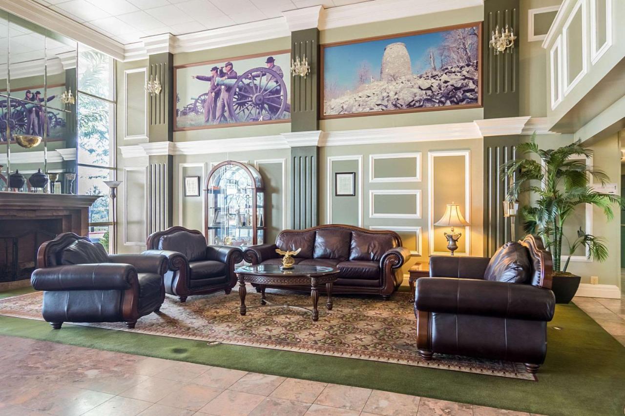 | Plaza Inn & Suites
