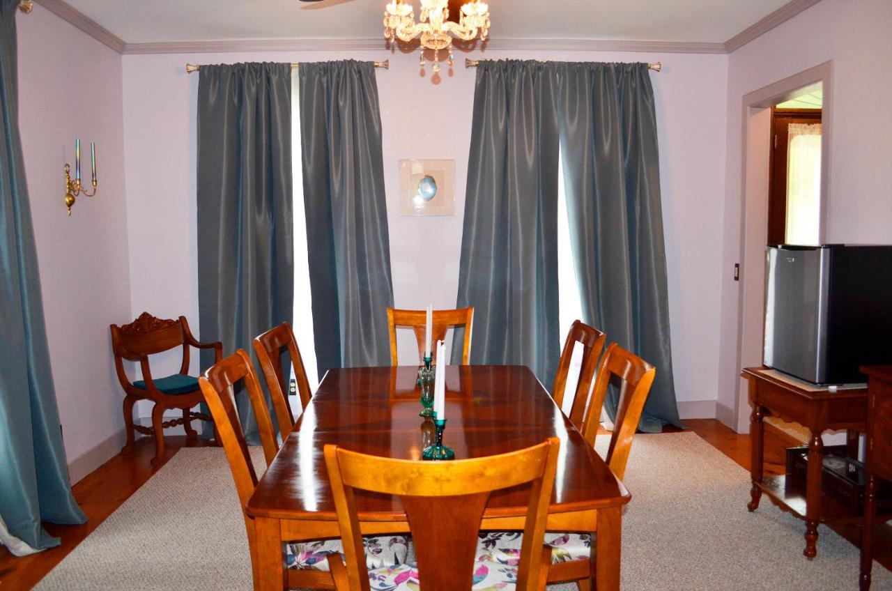 | John Henry Bed & Breakfast