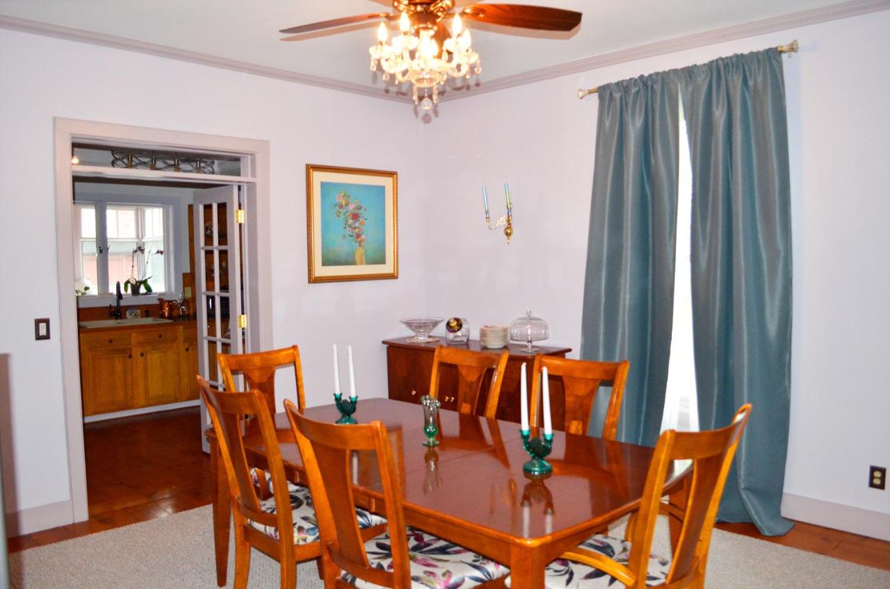 | John Henry Bed & Breakfast