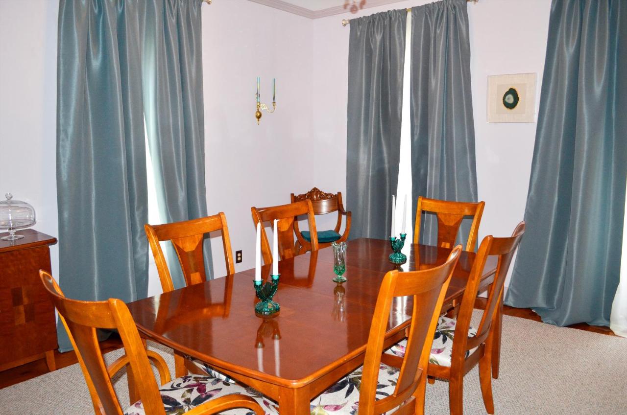 | John Henry Bed & Breakfast