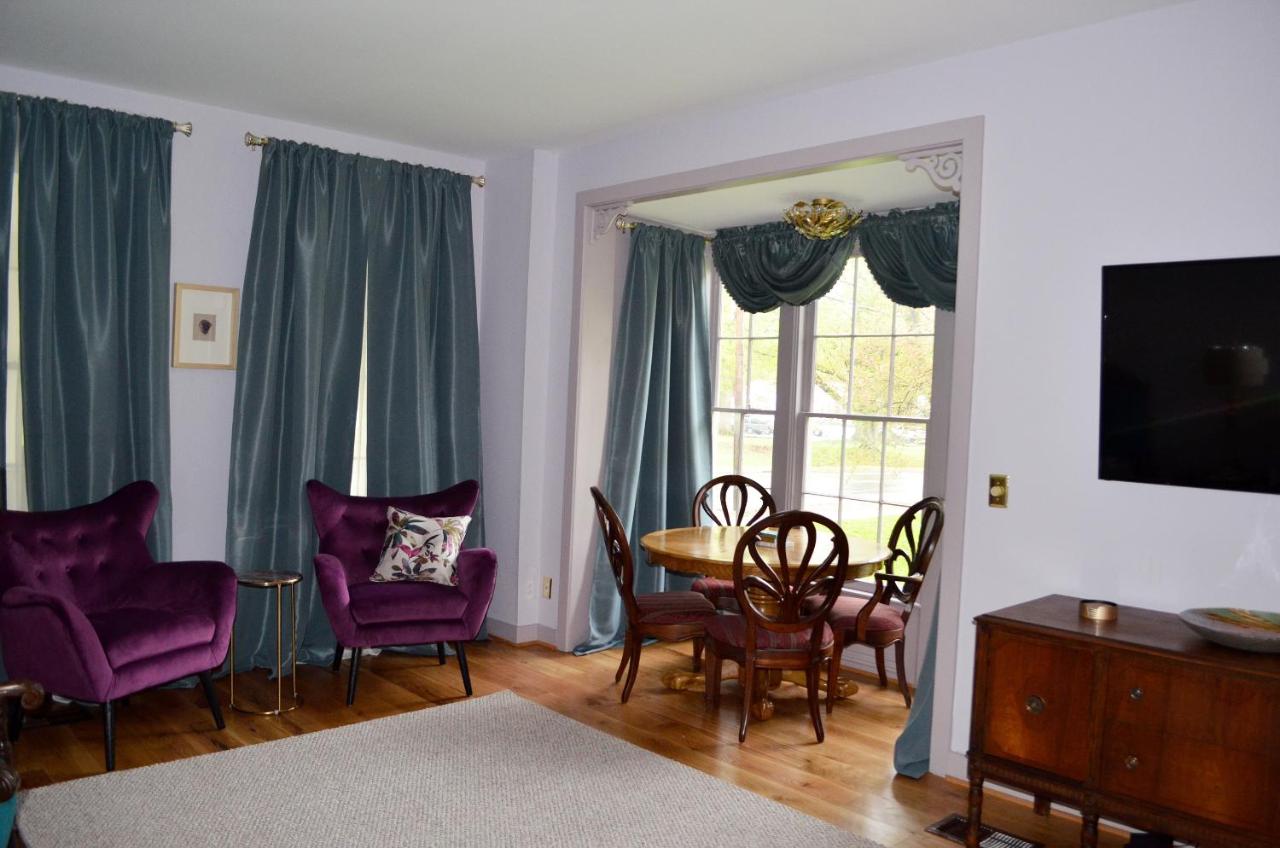 | John Henry Bed & Breakfast