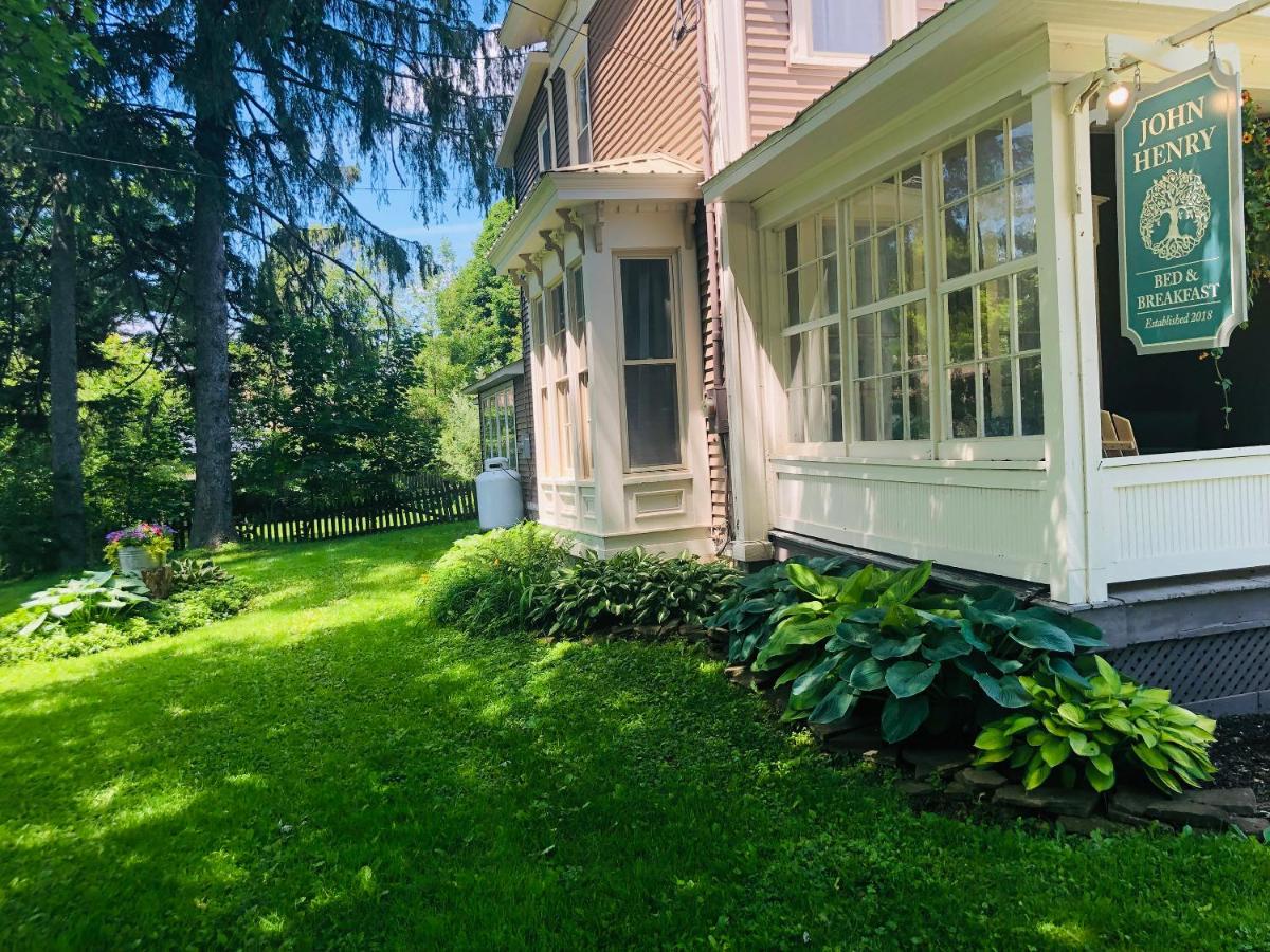 | John Henry Bed & Breakfast