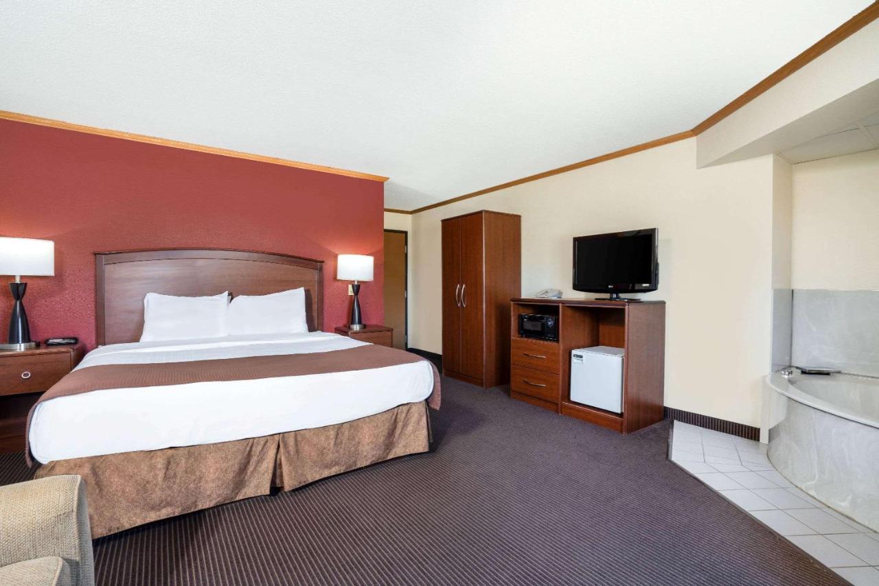 Deluxe King Suite - Non-Smoking at AmericInn by Wyndham Park Rapids