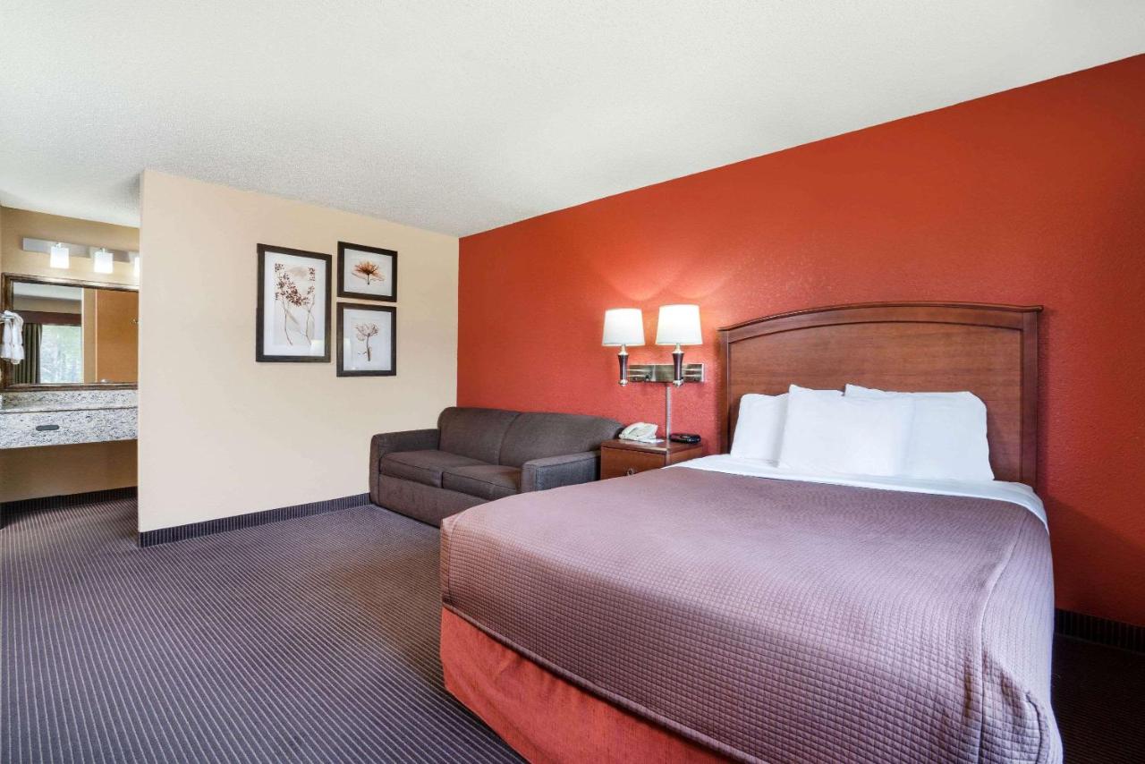 King Suite - Non-Smoking at AmericInn by Wyndham Park Rapids