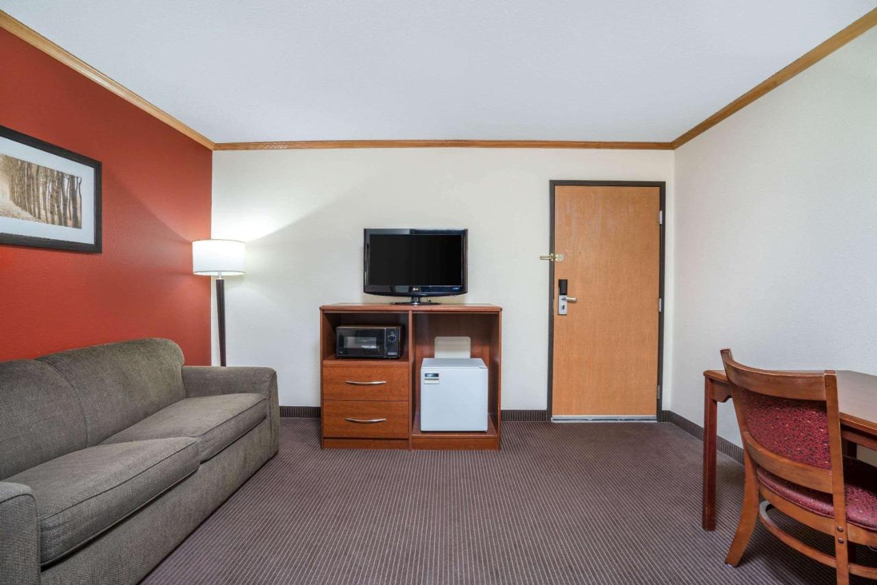Superior King Suite - Non-Smoking at AmericInn by Wyndham Park Rapids