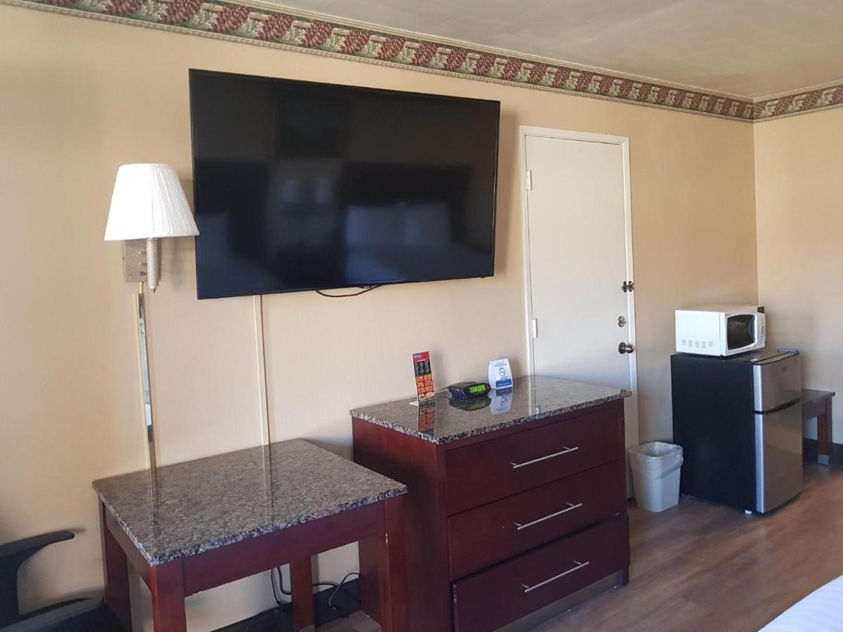 Queen Room with Two Queen Beds - Non-Smoking at Travelodge by Wyndham Costa Mesa Newport Beach Hacienda