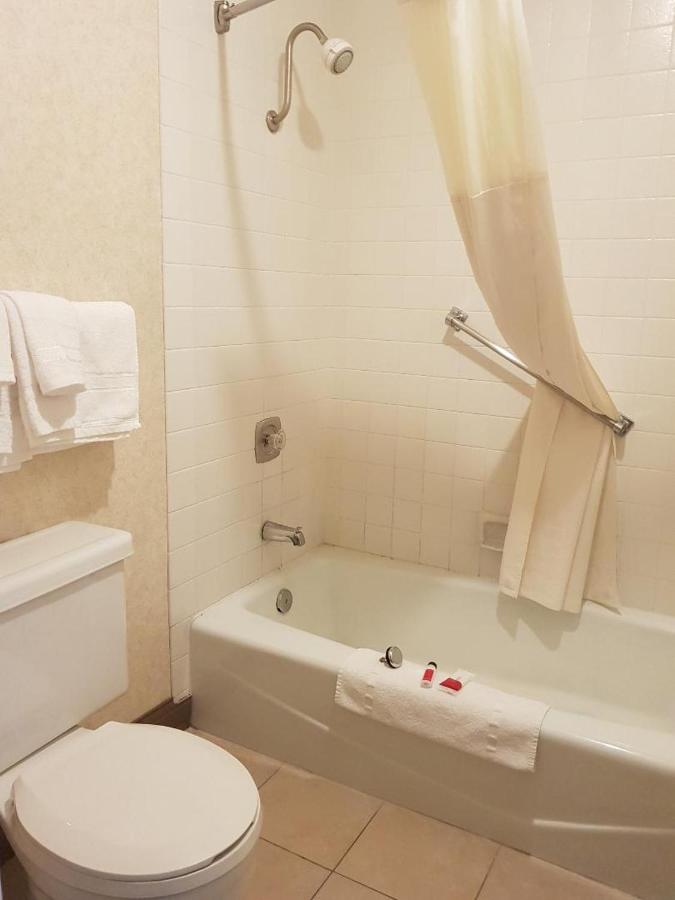 King Suite - Non-Smoking at Travelodge by Wyndham Costa Mesa Newport Beach Hacienda